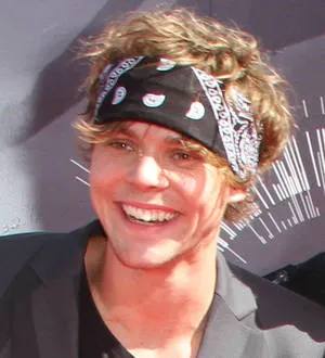 5 Seconds of Summer star: 'I am not dating Kim Kardashian's sister'