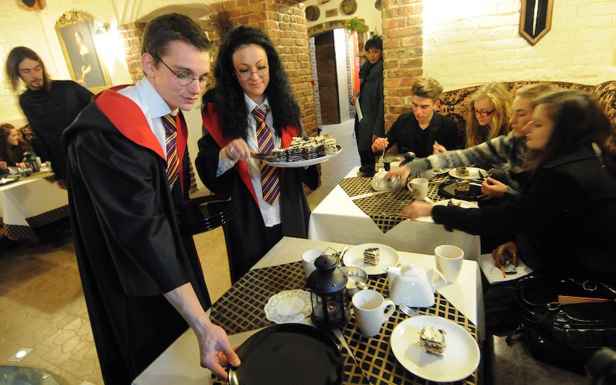 How To Throw The Best Harry Potter-Themed Party!