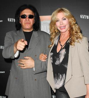 Newlywed Simmons offers up saucy marriage tips
