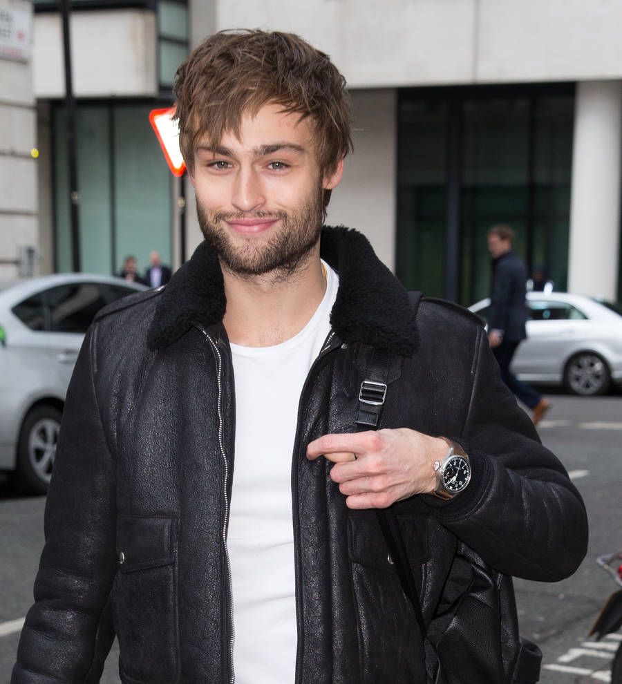 Douglas Booth sparks dating rumors with Prince Harry's ex
