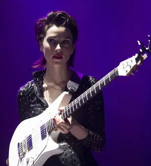 St. Vincent silences Cara Delevingne split rumours