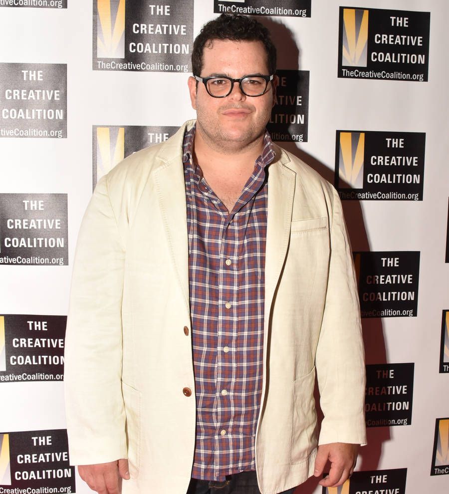 Josh Gad and friends fail to convince Daisy Ridley to spill Star Wars secrets