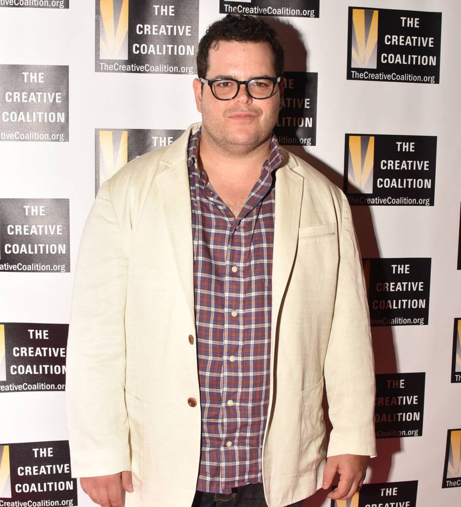 Josh Gad and friends fail to convince Daisy Ridley to spill Star Wars secrets
