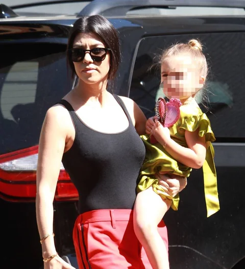 Kourtney Kardashian parties at Justin Bieber concert
