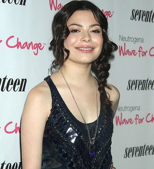 Miranda Cosgrove leaning towards USC