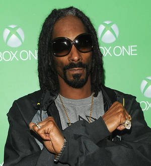 Snoop Dogg helps to fund Christmas shopping spree for shelter kids