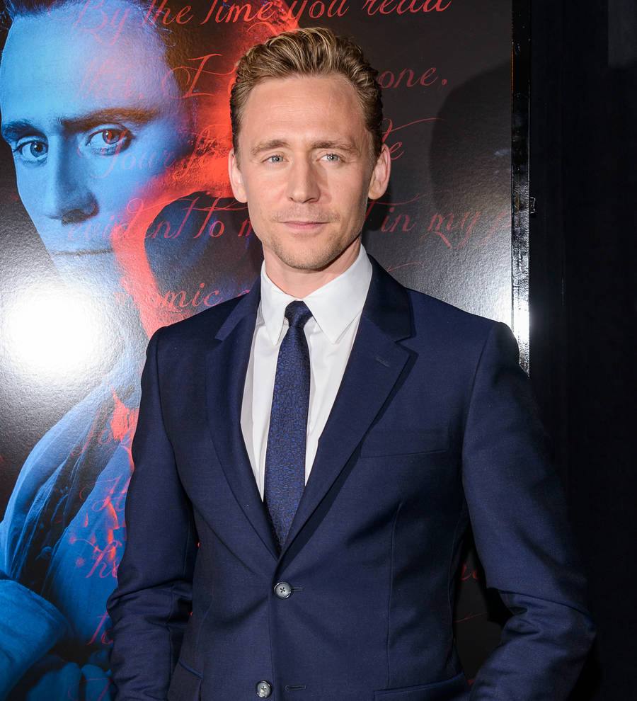 Tom Hiddleston flirts with 007 role