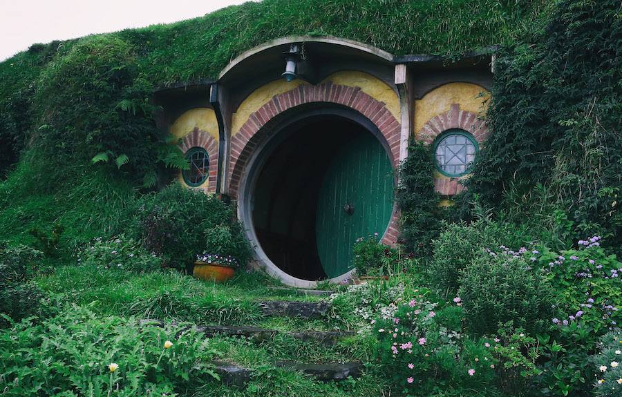5 Airbnbs That Will Transport You To Your Fave Film & TV Series!