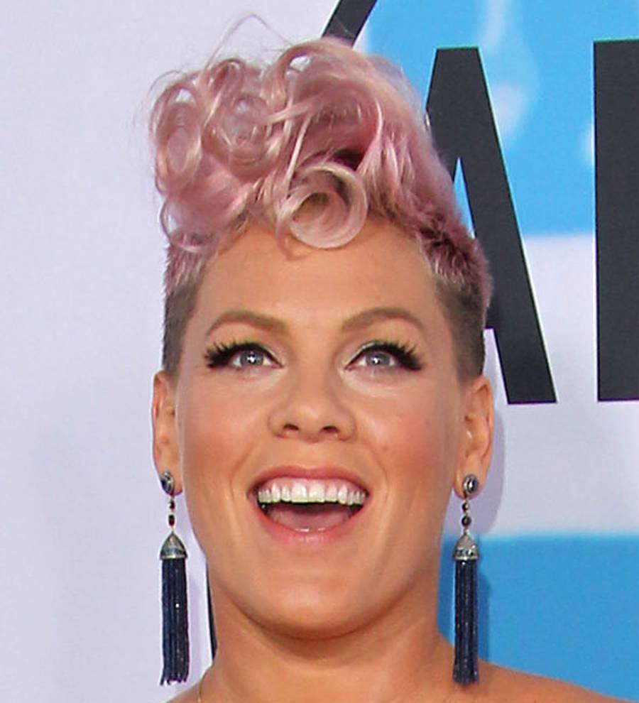 Pink & Channing Tatum play cross-dressing couple in Beautiful Trauma video