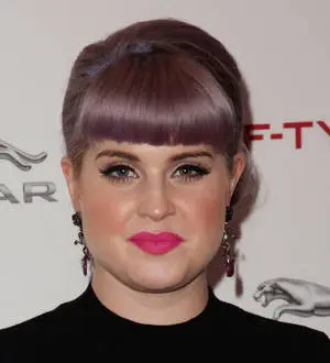Kelly Osbourne put on vocal rest for two weeks
