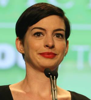 Anne Hathaway breaks down while honouring friend's cancer saviour