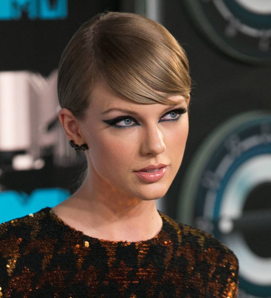 Taylor Swift meets with fan suffering from hearing loss