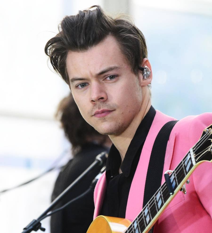 Harry Styles makes unexpected stop at movie screening