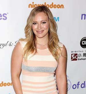 Hilary Duff donates signed heels to theatre's auction