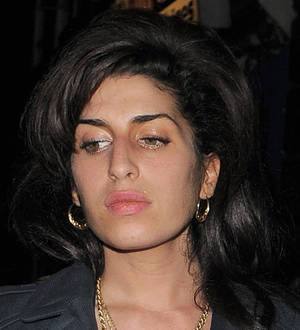 Amy Winehouse's best friend dedicates songs to late singer at London gig