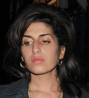 Amy Winehouse's best friend dedicates songs to late singer at London gig