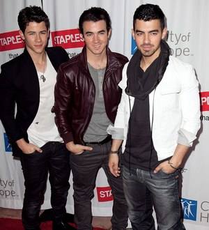 Jonas Brothers part with record label