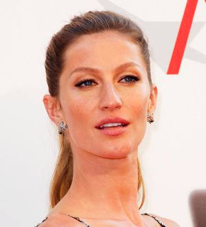 Gisele Bundchen shows off bulging belly on the beach