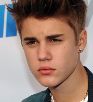 Justin Bieber flashes pants during gig