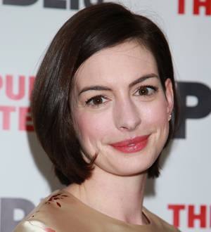 Anne Hathaway wins high-flying reviews for one-woman show