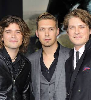 Hanson press on with Australian shows after star falls ill