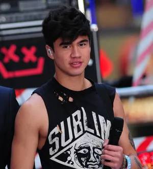 5 Seconds Of Summer star criticised for smoking at gas station