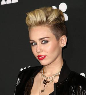 Miley Cyrus reaches out to dad in wake of divorce news