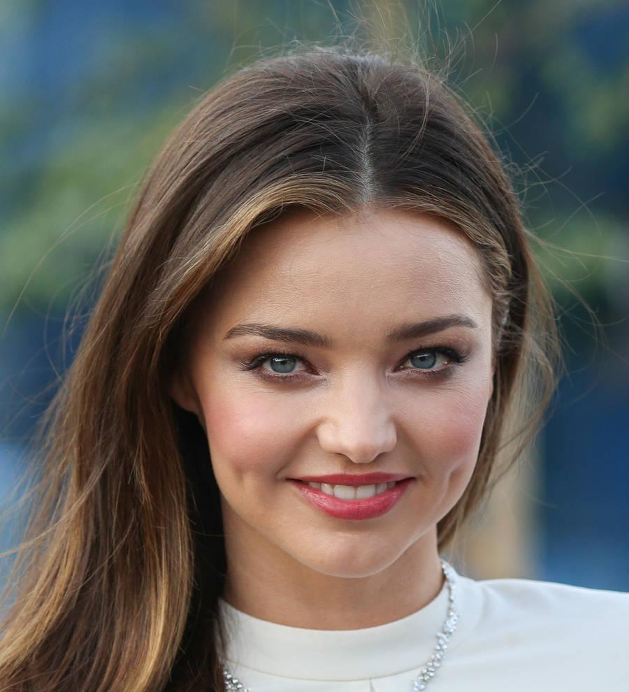 Red carpet prankster kisses Miranda Kerr at Paris Fashion Week