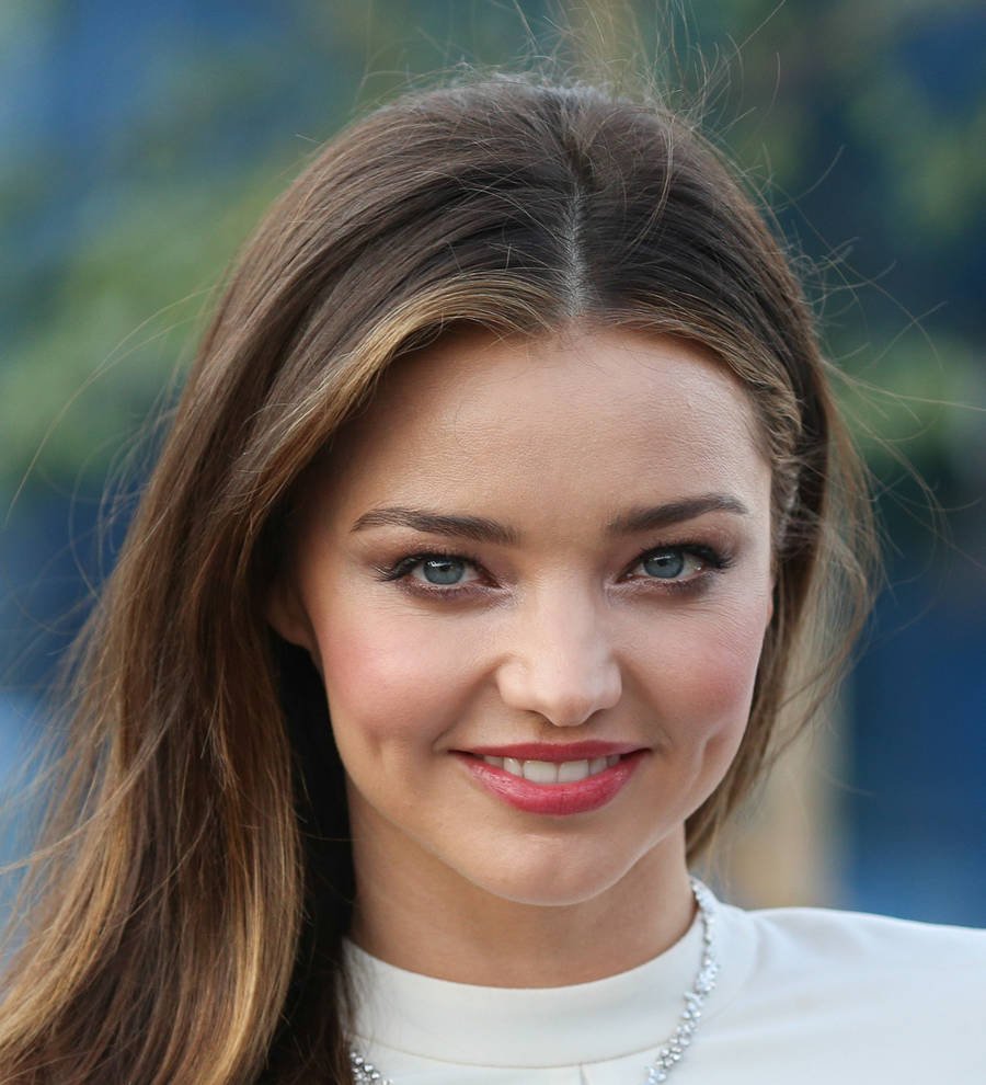 Red carpet prankster kisses Miranda Kerr at Paris Fashion Week