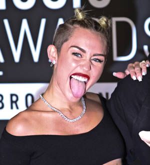 Miley Cyrus eyes space mission