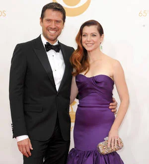 Alyson Hannigan is a blushing bride again as she renews vows in Hawaii