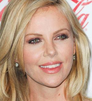 Charlize Theron ripped stomach muscle on Snow White set