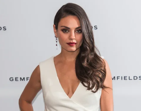 6 Superstar Celebs Who Have Said "No" to Social Media (and Why!)