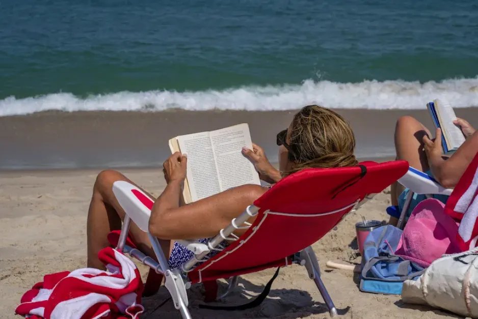 5 Book Recs To Get On Your Spring Reading List!