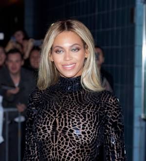 Beyonce sings duet with terminally ill girl at concert