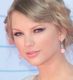 Taylor Swift's rep dismisses wedding crasher rumors