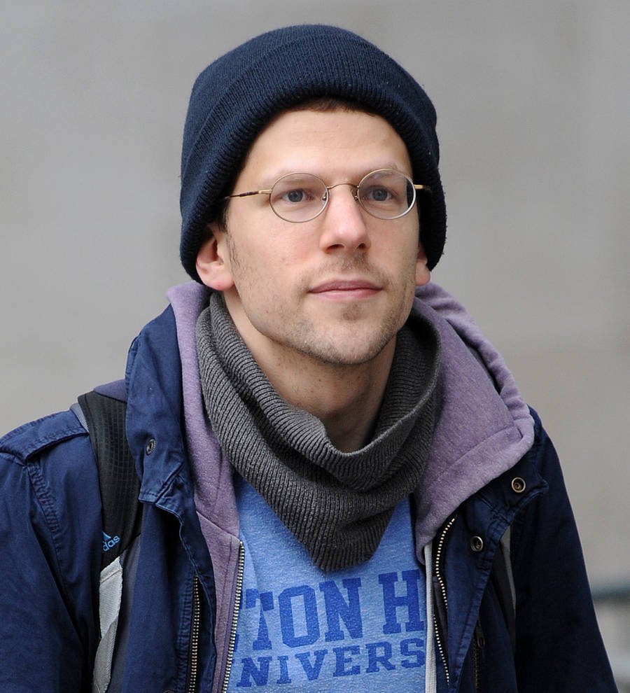 Jesse Eisenberg to become a father - report
