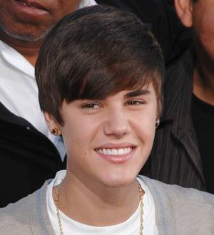 Justin Bieber offers up song for Bully