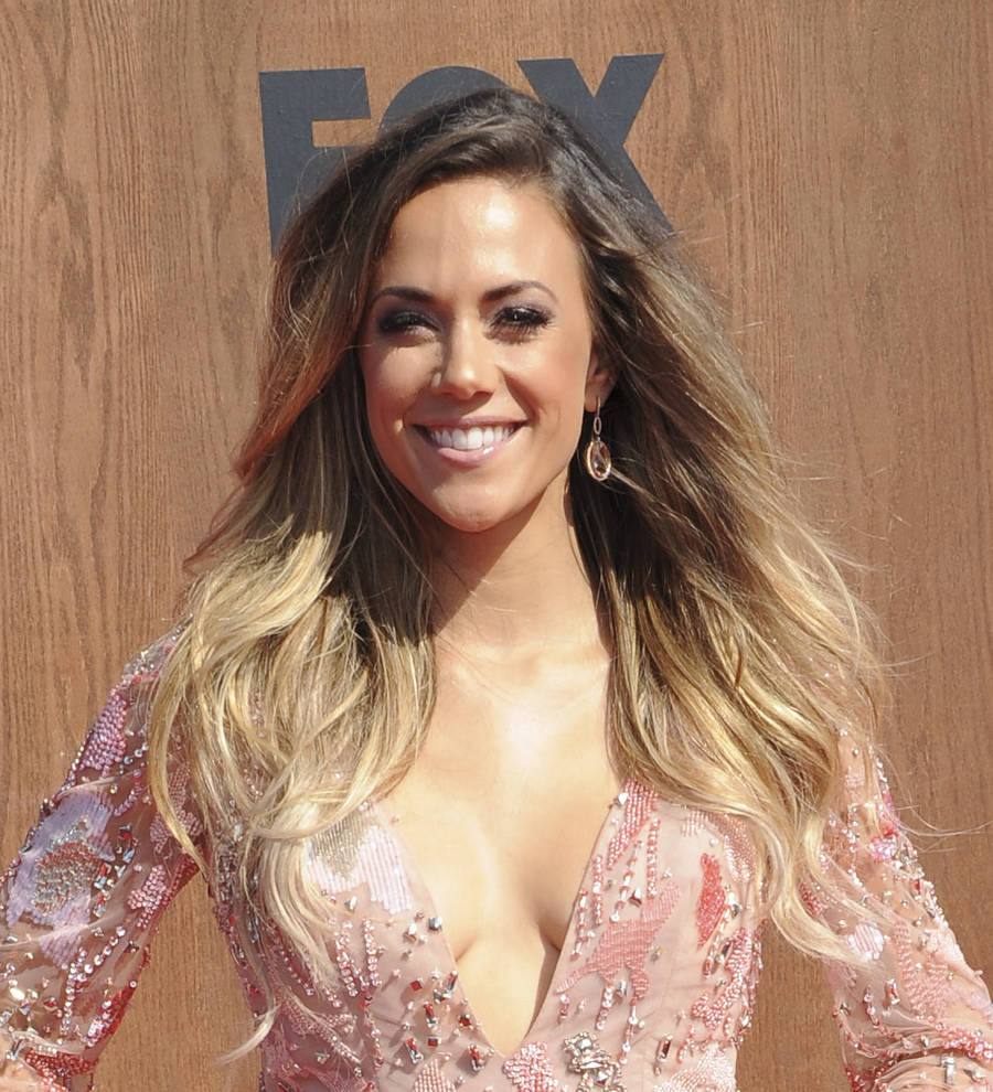Jana Kramer ignoring injury to compete on TV show