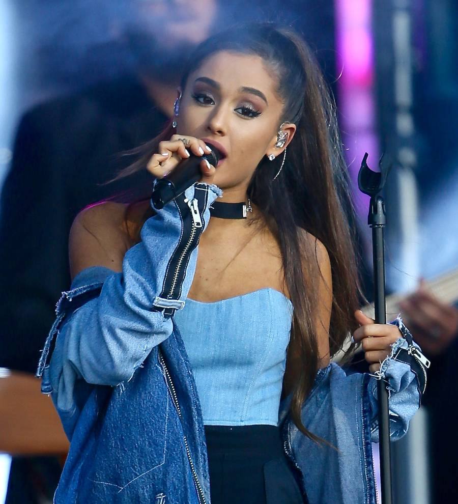 Ariana Grande and Seth MacFarlane team up for Broadway karaoke