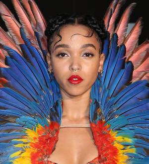 FKA Twigs gets naked for bath time Instagram shot