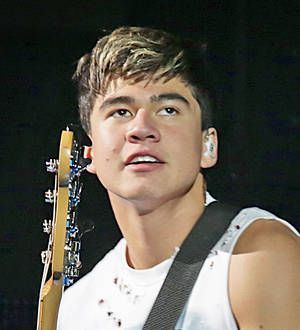 Crewmember saved Calum Hood from injury during London show