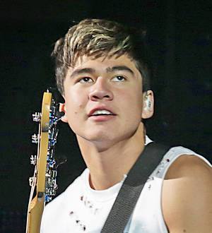 Crewmember saved Calum Hood from injury during London show