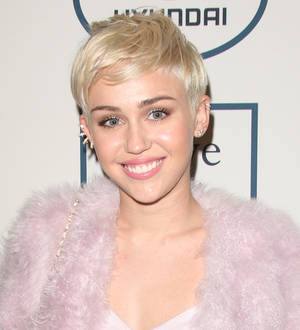 Miley Cyrus apologizes for concert cancellation