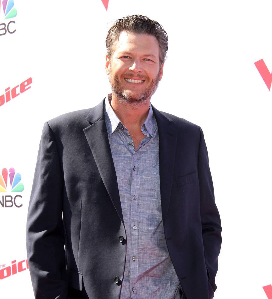 Blake Shelton takes on Twitter troll