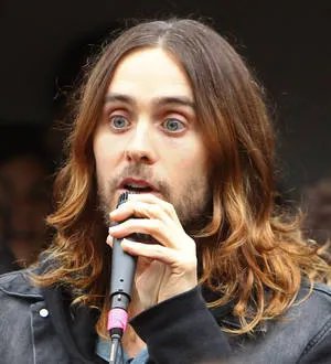 30 Seconds To Mars busk on London street