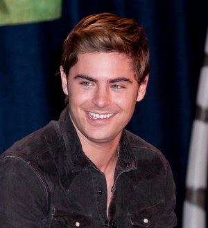 Zac Efron reads to New York schoolchildren