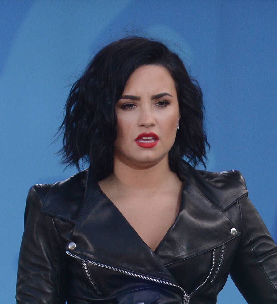Demi Lovato wows fans with sexy bedroom photos