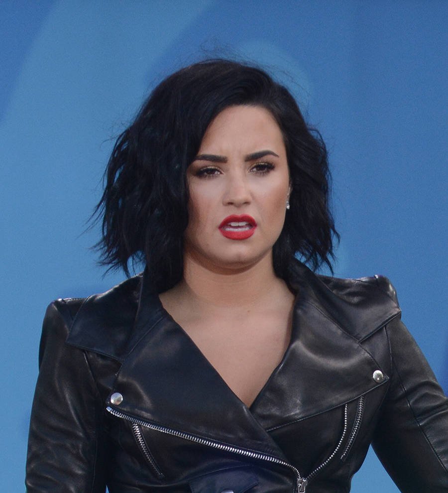 Demi Lovato wows fans with sexy bedroom photos