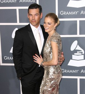 LeAnn Rimes hurts ankle on honeymoon